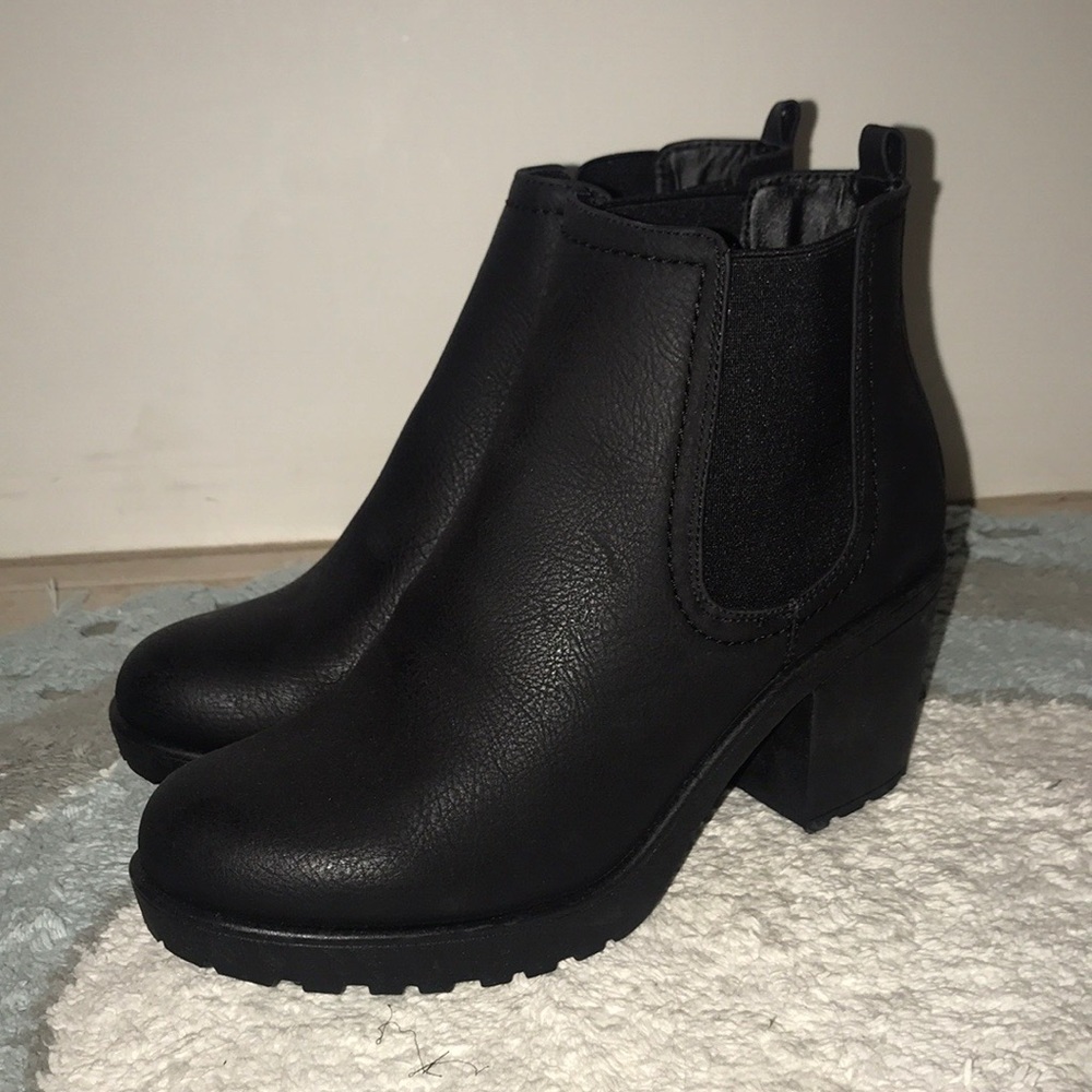 Boohoo Matilda Block Heel Chelsea Boot Size 5
